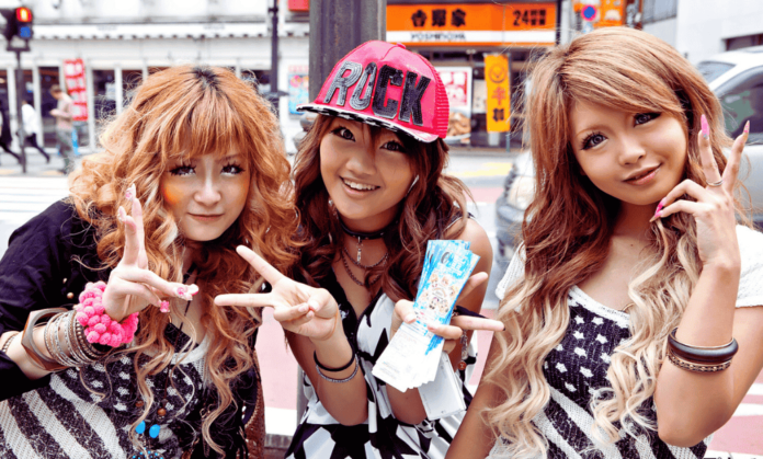 gyaru fashion